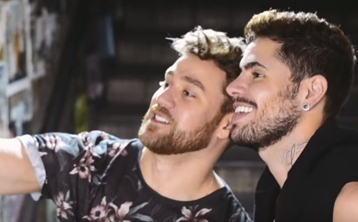 Ex-The Voice Brasil estrela clipe romântico ao lado do namorado