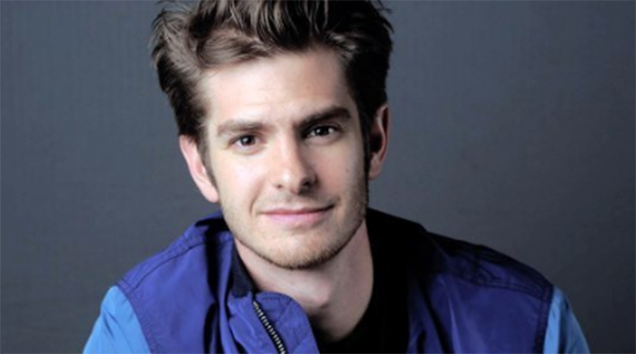 Ator Andrew Garfield diz ser um “homem gay que não faz sexo com outros homens”
