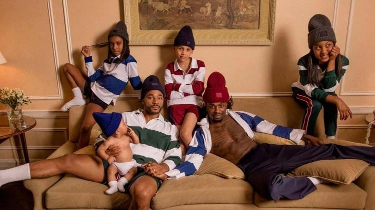  Pela primeira vez, família LGBT negra é estrela de campanha de grife de luxo