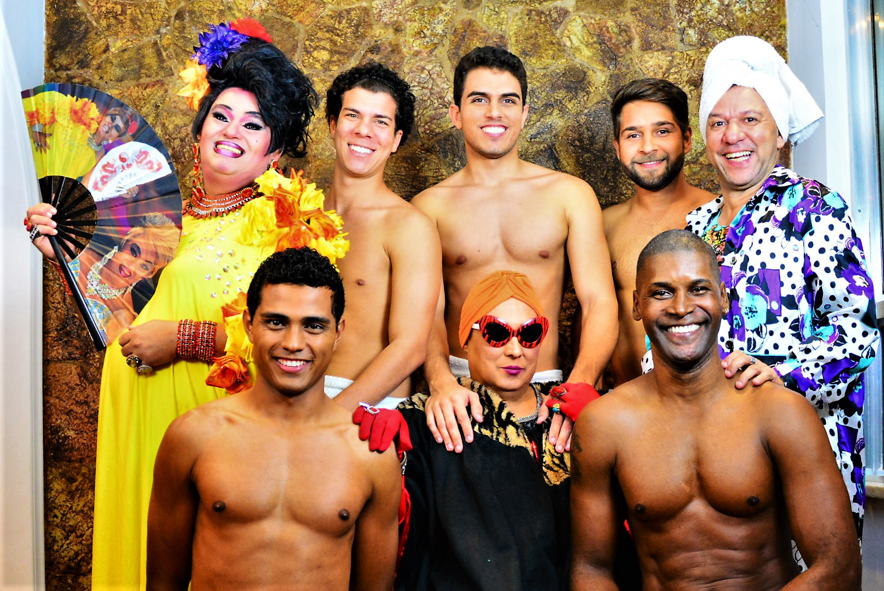 Dono de sauna gay descobre que filho é garoto de programa na peça “Em Nome do Filho”