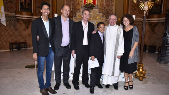 Papa Francisco parabeniza gays brasileiros que batizaram filhos na Igreja