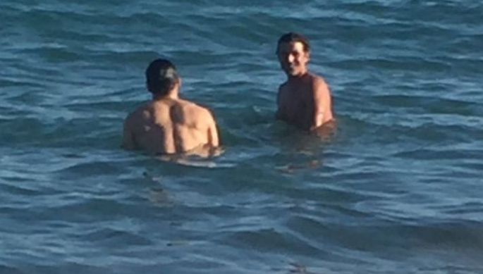 Suposta foto de Reynaldo Gianecchini beijando outro rapaz agita a internet