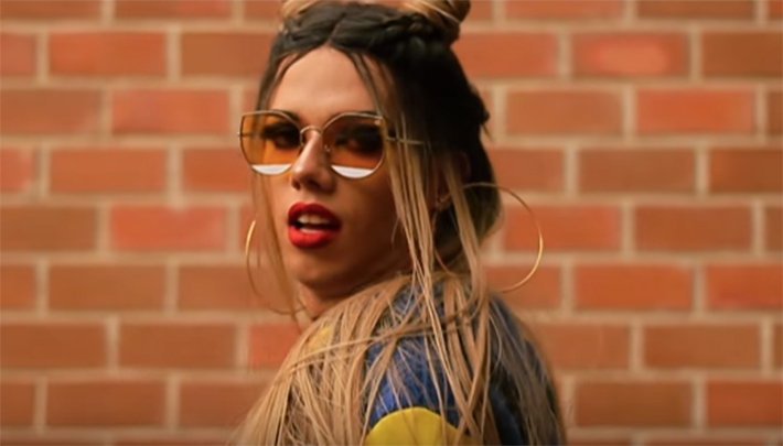  Drag Blair Oberlin lança primeiro single; vem ouvir “Se Sai”