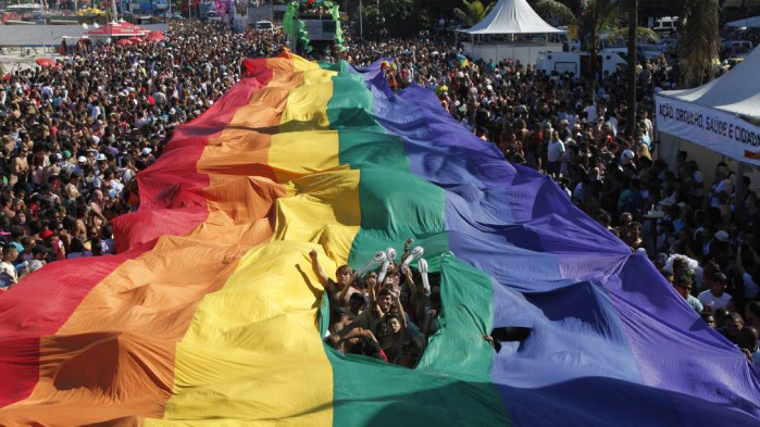 Juiz determina que psicólogos ofereçam “cura gay” para homossexuais no Brasil