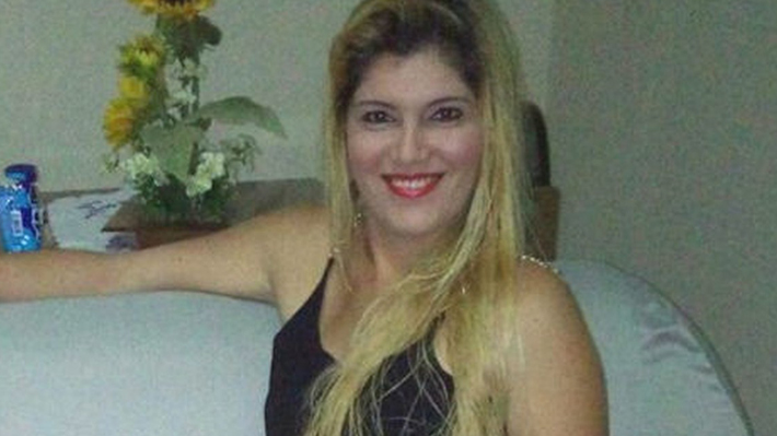 Transexual é humilhada por funcionários ao usar banheiro feminino de mercado