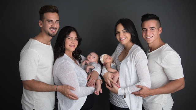 Casal de lésbicas tem filhos graças à ajuda de amigos gays