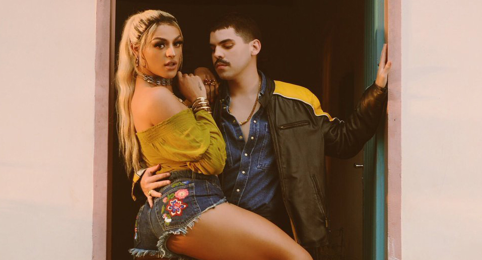 Clima de romance entre Pabllo Vittar e Mateus Carrilho esquenta no clipe de “Corpo Sensual”