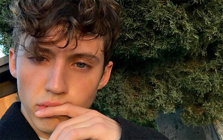 Troye Sivan é confirmado em filme sobre jovem obrigado a passar por “cura gay”