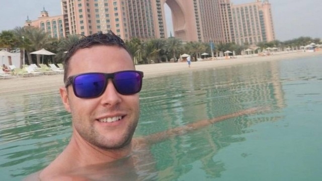  Britânico é preso por indecência após encostar em homem em bar de Dubai
