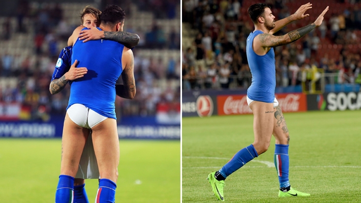  Umidificação do dia: jogador de futebol italiano comemora vitória só de cueca
