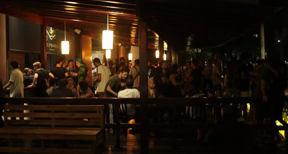 RJ: novo point da Barra da Tijuca, festa Posto 10 agita as sextas da Zona Oeste