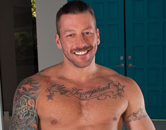 Ator porno desabafa em rede social e denuncia racismo em premiação erótica gay