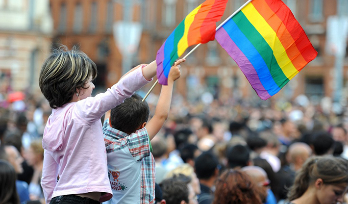 Escolas do Reino Unido incluem temas LGBT+ nas aulas de educação sexual