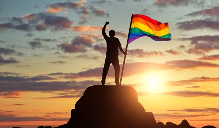  Homens gays ganham em média 10% a mais que heterossexuais, revela pesquisa