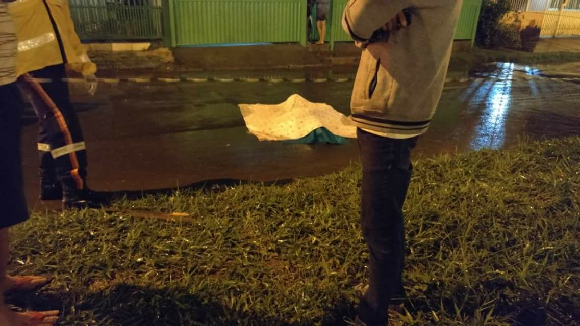 Lésbica é morta pelo pai da namorada após pedir jovem em casamento