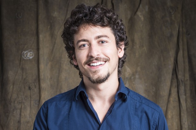 Jesuíta Barbosa viverá drag queen em supersérie da Globo