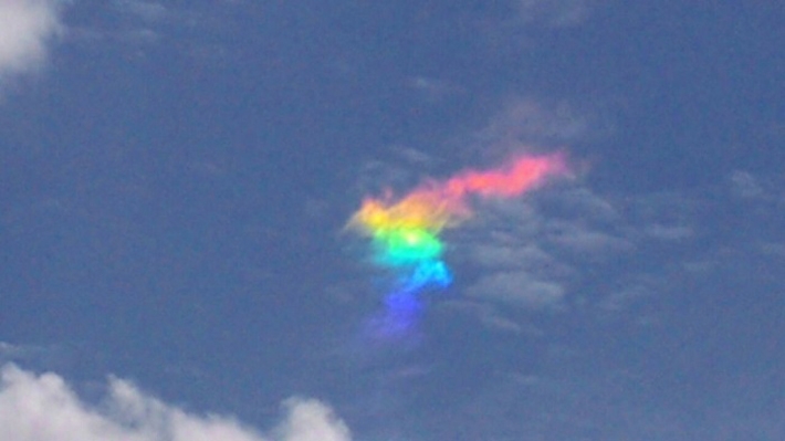  Entrada do Vale?! Nuvem com as cores do arco-íris enfeita céu do Brasil