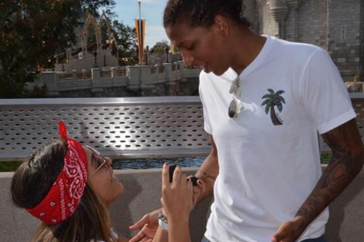  Fofura do dia: campeã olímpica Rafaela Silva é pedida em casamento na Disney