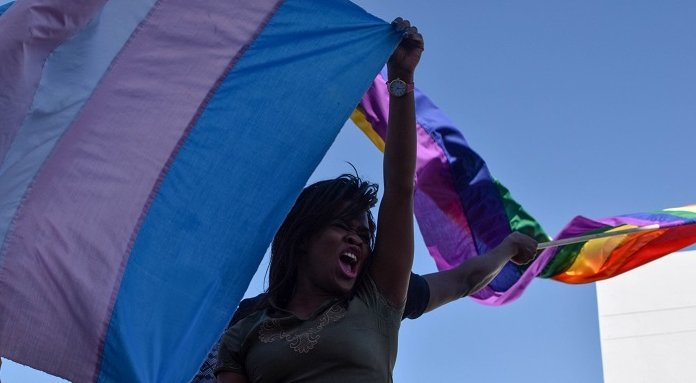  Conselho de Psicologia proíbe profissionais de realizar “cura” de travestis e transexuais