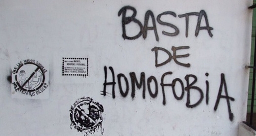  Jornal faz lista com “características LGBT” que identificam homossexuais