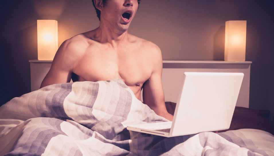 Site vai pagar usuários por assistirem vídeos pornô gay