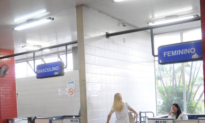 Empresa é condenada por obrigar funcionária trans a usar banheiro de deficientes