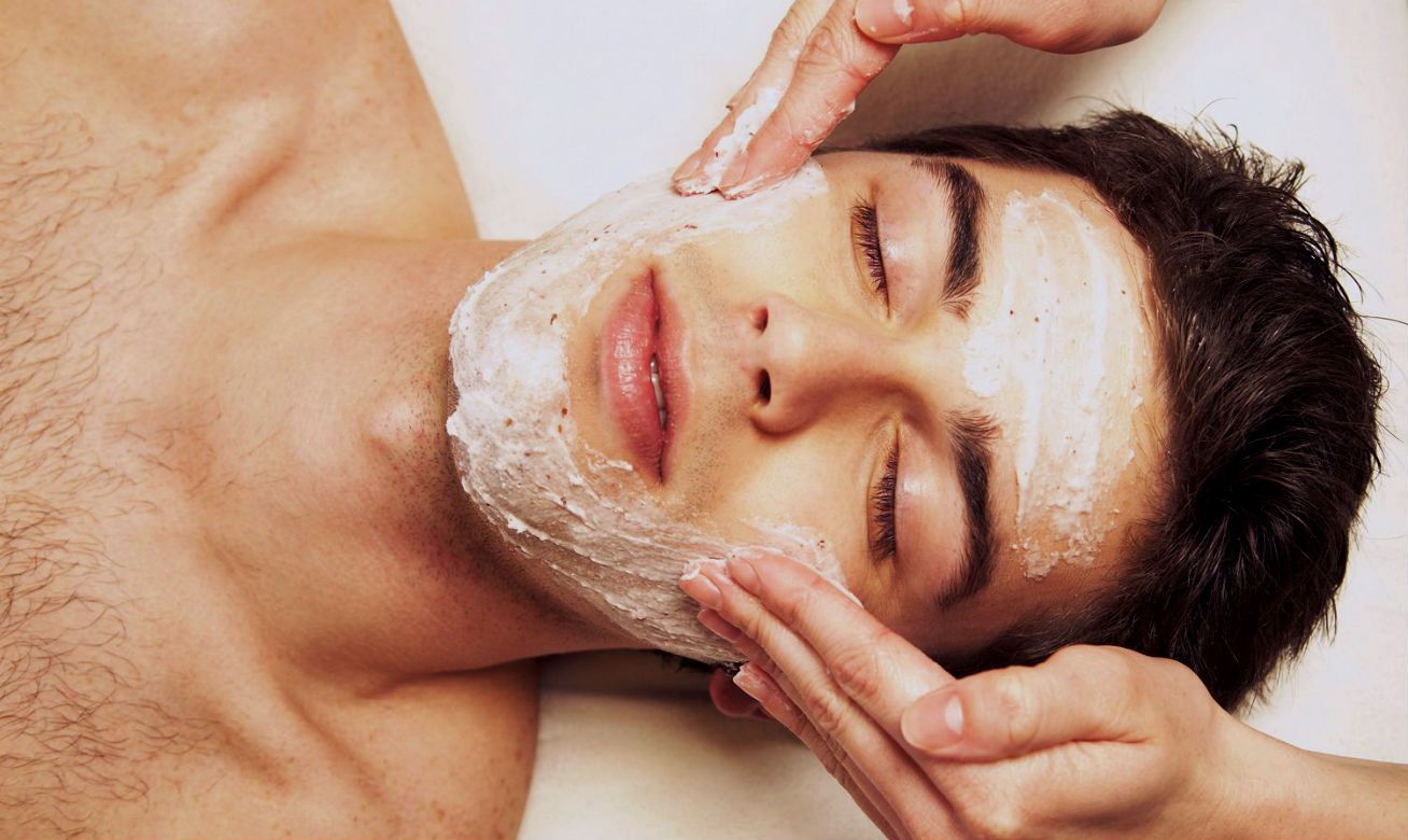 Estrelas de Hollywood aderem a tratamento facial à base de “pênis”; entenda