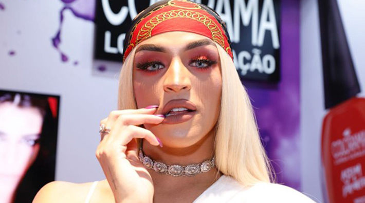 Pabllo Vittar nega namoro com cantor e diz que manda e recebe muitos nudes