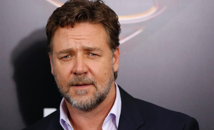  Russell Crowe põe à venda jock strap que usou em filme