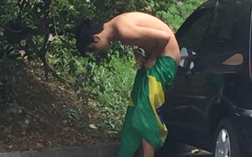  “Muso da Copa”, repórter Gabriel Leão é flagrado pelado no Ibirapuera