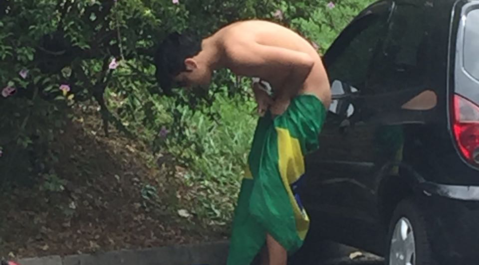 “Muso da Copa”, repórter Gabriel Leão é flagrado pelado no Ibirapuera