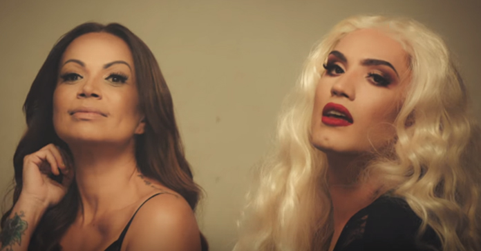 Aretuza Lovi sensualiza muito ao lado de Solange Almeida no clipe de “Arrependida”
