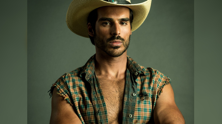 Anderson Tomazini, o Xodó da novela das 9, tira a roupa em ensaio