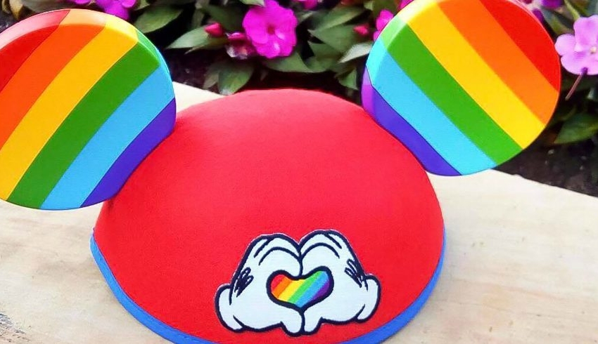  Disney lança orelhas do Mickey com cores da bandeira gay