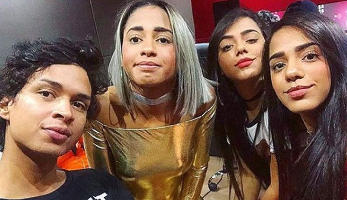 Lia Clark posta foto ao lado de MC Loma e Gêmeas Lacração e fãs suspeitam de parceria
