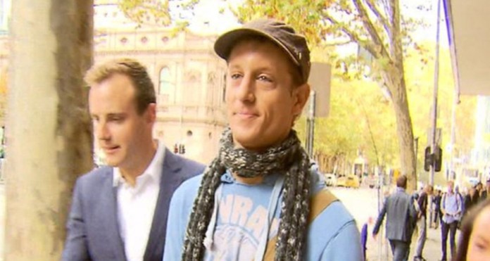 Homem é preso por chantagear e extorquir rapaz que conheceu pelo Grindr