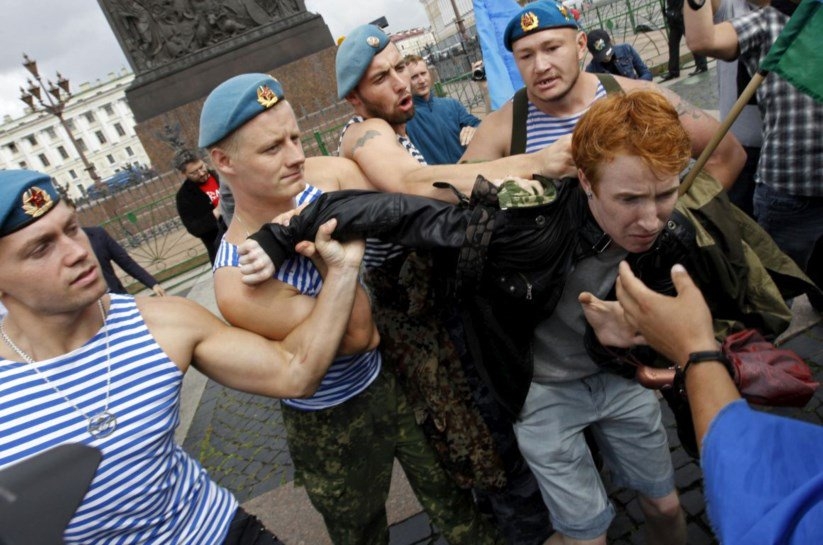  Russos estão ameaçando gays que forem na Copa: “Você será caçado e esfaqueado”
