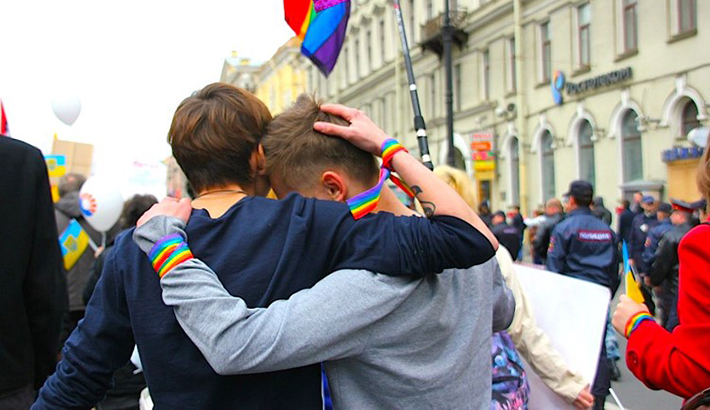 Grupo paramilitar impedirá beijos entre gays durante a Copa da Rússia