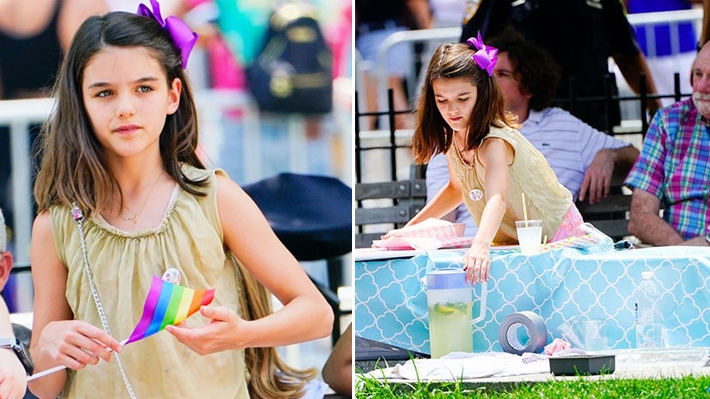  Filha de Tom Cruise vende limonada na Parada LGBT de Nova York
