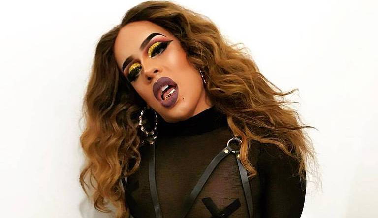 De surpresa, Gloria Groove invade aula de dança para ensinar coreografia de “Arrasta”