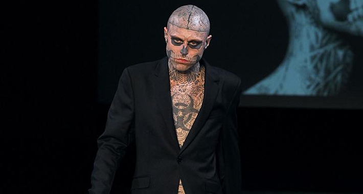  Modelo tatuado destaque no clipe de “Born This Way” é encontrado morto