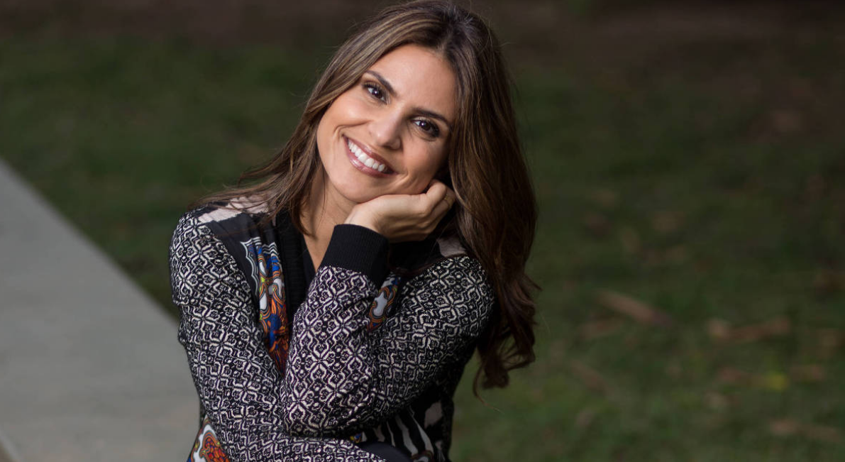 Aline Barros nega ter demitido ex-backing vocal por ela ser gay