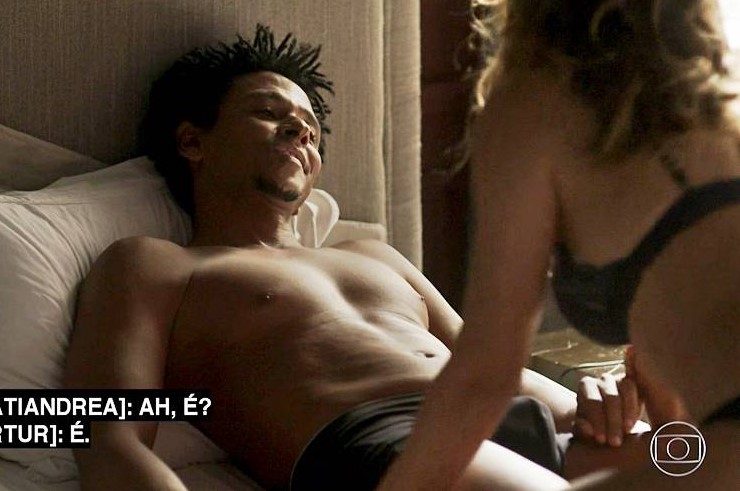 Excitado?! Ator de “Segundo Sol” aparece com volume suspeito em cena e agita a web