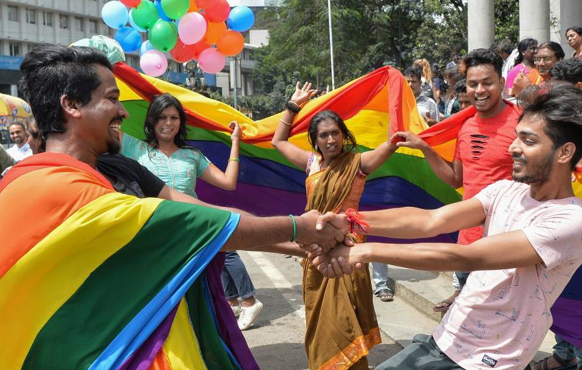  Índia descriminaliza homossexualidade em decisão histórica