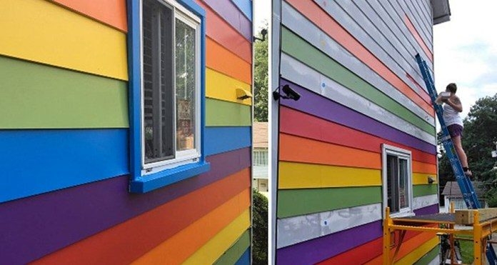  Casal de lésbicas pinta a casa com as cores do arco-íris em resposta à vizinhos homofóbicos