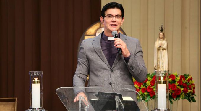 “Estaria agredindo a fé”, afirma padre Reginaldo Manzotti sobre parceria com Pabllo Vittar