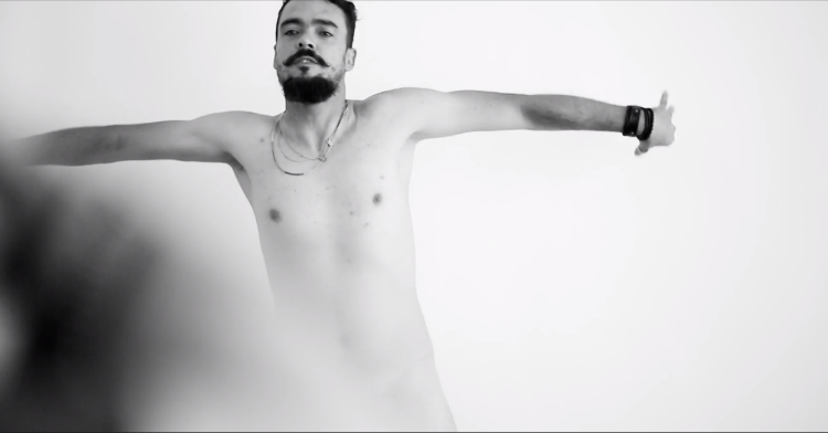  Nova série do Canal Brasil fala sobre tabus e retrata a nudez masculina