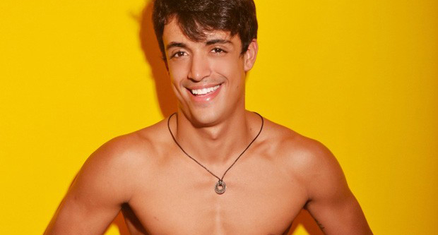 Ex-Malhação, ator Treison Lohan estrela peça completamente nu no Rio