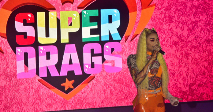 Pabllo Vittar canta pela primeira vez “Highlight”, tema de abertura de “Super Drags”,