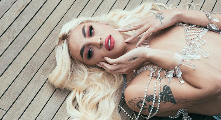 Site americano destaca Pabllo Vittar como “líder da resistência” contra Jair Bolsonaro